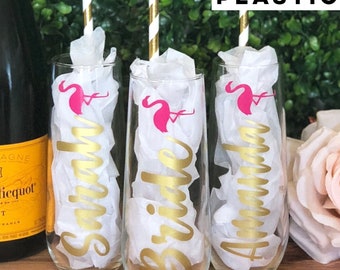 PLÁSTICO Flautas de champán personalizadas / Copas de despedida de soltera de flamenco / Let's Flamingle / Flautas de champán de despedida de soltera