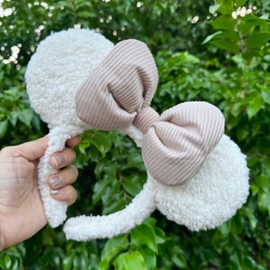 Krämfärgade Disney-öron i sherpa, Disney-öron, Krämfärgade öron, Disney-pannband i julstil, Musse Mimmi Pigg. Svarta Mimmi-öron. Plyschiga Disney-öron. bild 1