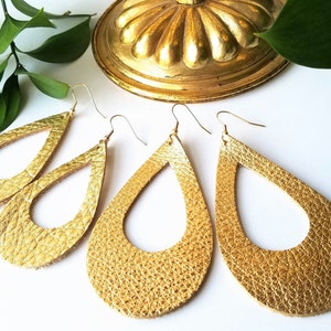 Pendientes de cuero, Pendientes de lágrima, Pendientes de cuero dorado, Pendientes con forma de lágrima recortada, Pendientes con forma de gota de lluvia, Pendientes llamativos, Ropa de resort