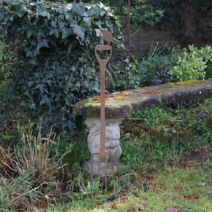 Rusty metal robin on fork outdoor and garden gift, retirement gift, steel anniversary gift, Christmas gift Bild 3