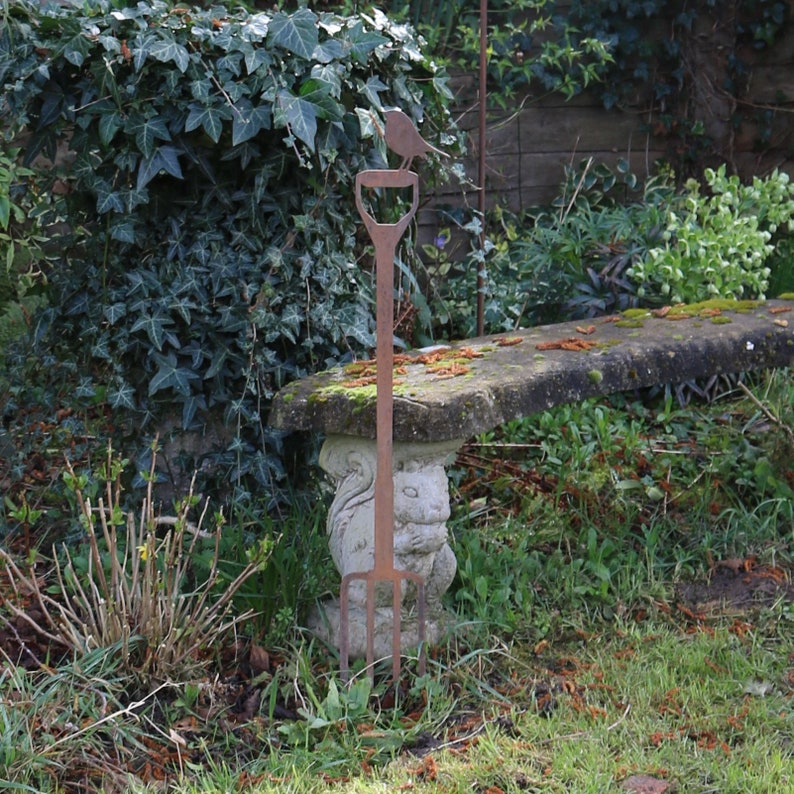 Rusty metal robin on fork outdoor and garden gift, retirement gift, steel anniversary gift, Christmas gift image 3