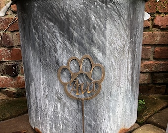 Paw pet memorial in rusty metal
