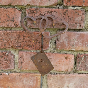Personalized Rusty Metal Entwined Hearts Garden Decoration, Anniversary Gift bild 9