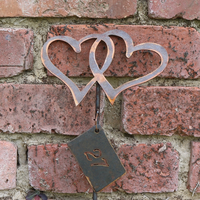 Personalized Rusty Metal Entwined Hearts Garden Decoration, Anniversary Gift bild 8