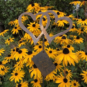 Personalized Rusty Metal Entwined Hearts Garden Decoration, Anniversary Gift bild 2
