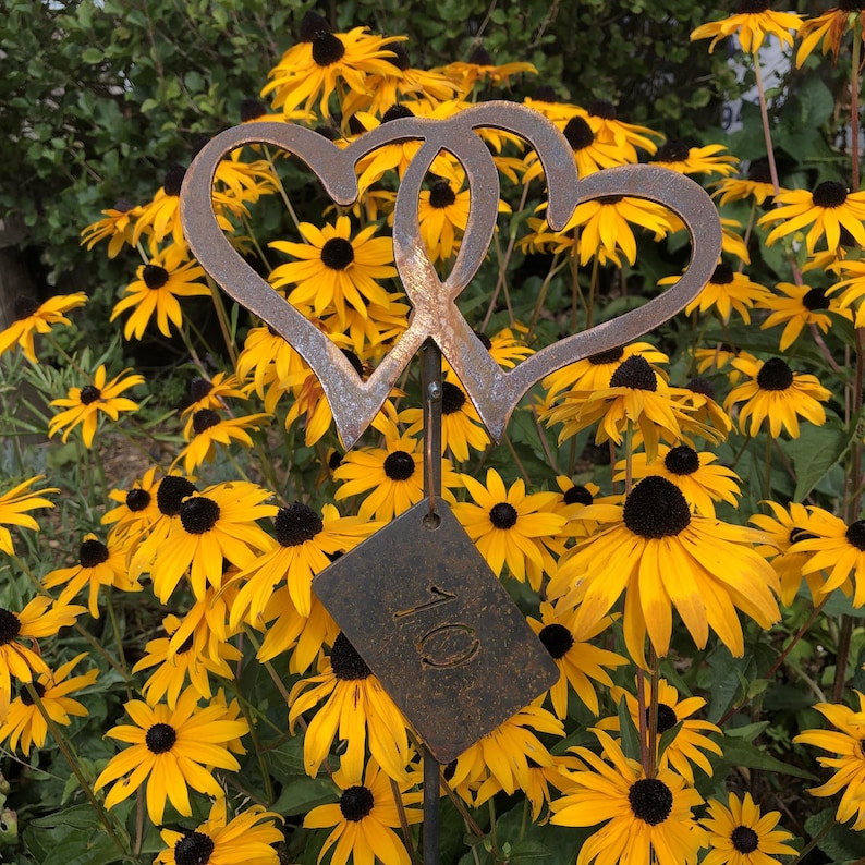 Personalized Rusty Metal Entwined Hearts Garden Decoration, Anniversary Gift bild 2