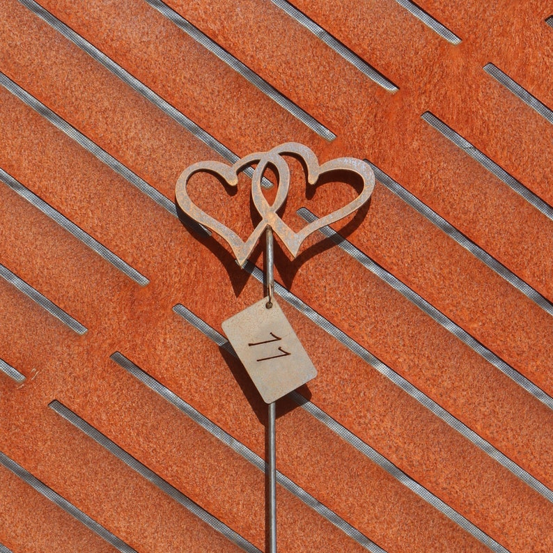 Personalized Rusty Metal Entwined Hearts Garden Decoration, Anniversary Gift bild 5