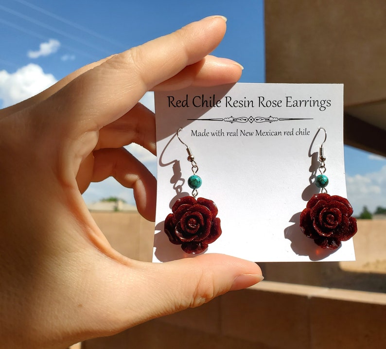 Pendientes de rosa de resina de chile rojo