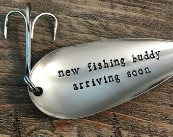 pregnancy reveal to husband, to boyfriend, fishing lure pregnancy announcement