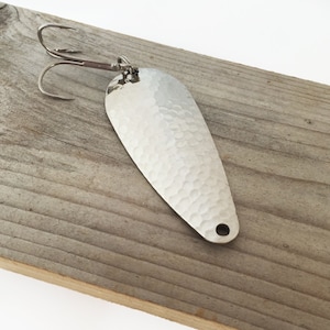 Fishing Lure or Keychain with your date, 1 year anniversary gift for him, one year anniversary, 1st, hooked since 2023 image 3