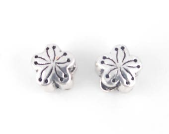 x2 Perles en métal charm fleur argentée 10x10mm (70C)