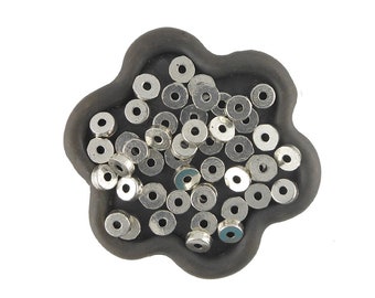 x50 Perles en métal rondelle argenté 5mm (137C)