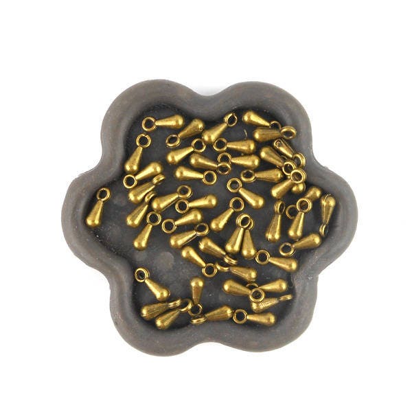 x50 Breloque goutte d'eau bronze 7x3mm (227D)