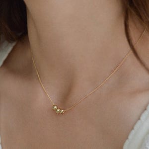Colar com pingente de bola banhado a ouro, colar com berloque, colar para usar em camadas, presente para ela, presente de aniversário
