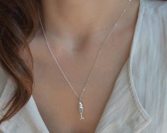 925スターリングシルバー製魚のチャームネックレス、繊細なチャーム