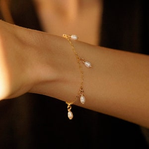 Gold Filled Pearl Bracelet, Pearl Drop Bracelet, Freshwater Pearls, Charm Bracelet, Dainty Chain Bracelet, Layering Bracelet, Gift for her