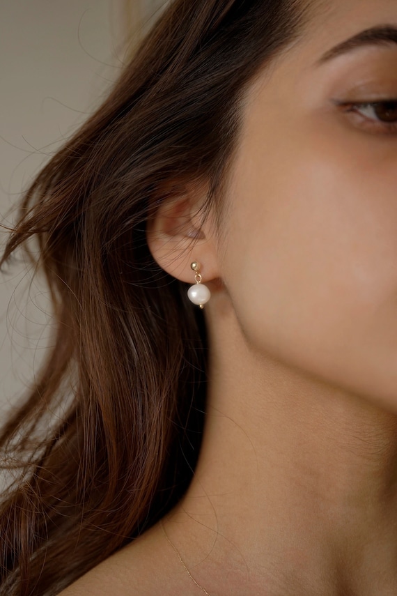 Freshwater pearl earrings gold sale