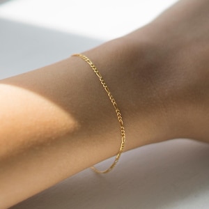 Gold Filled Plain Dainty Figaro Bracelet, Gold Chain Bracelet, Dainty Figaro Bracelet, Minimal Bracelet, Layering Bracelet, Gift for her