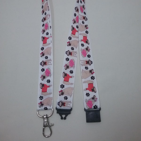 Lanyard Pug avec des manteaux roses sur ruban blanc ID badge ported sécurité attache de fixation pivotante homard fermoir fait main chiot chien jouet