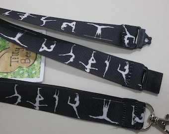 Lanyard Gymnastes sur le ruban noir sifflet ID badge porte fixation sécurité fermeture pivotante homard fermoir fait main cadeau enseignant professeur gymnastique sport