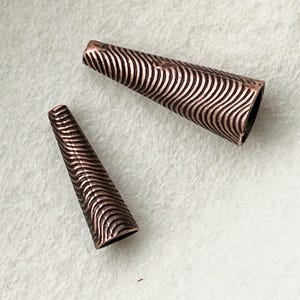 Textured Cone End or Bolo Tips, 2pcs, Wavy Lines Copper or Brass  18.5-22.5X6-8mm, 5-6mm ID hole, Fits 3-5mm Leather or Bead, Petit Cone Tip