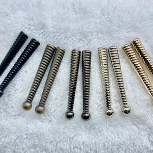 Paire de douilles pour bolo, noir, argent, or, or mat, bronze à canon, pointes pour bolo de 50 x 7 mm de long, striée pour colliers et cravates bolo, DI 5 mm, couleur au choix