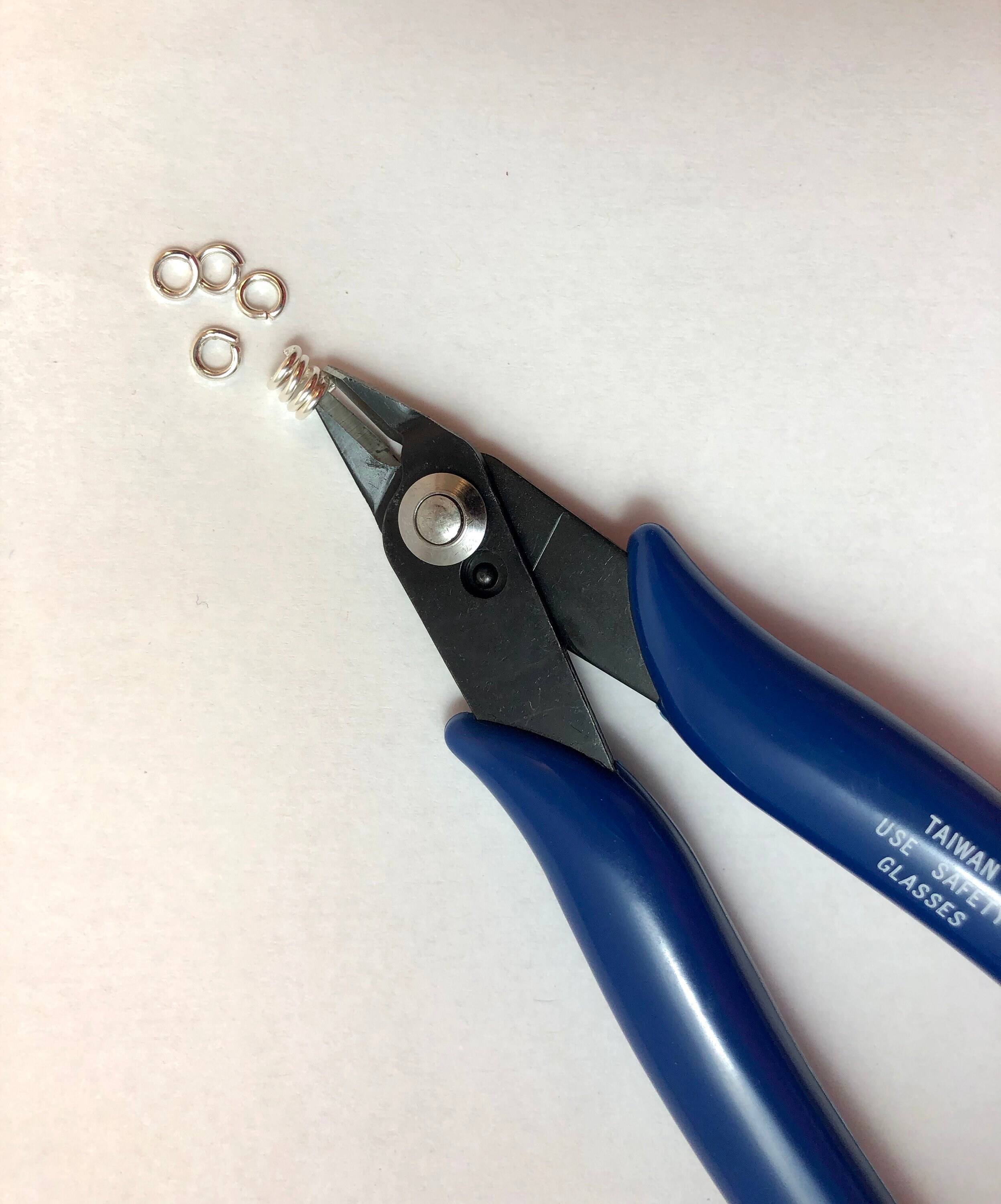 Stringing clearance wire nippers