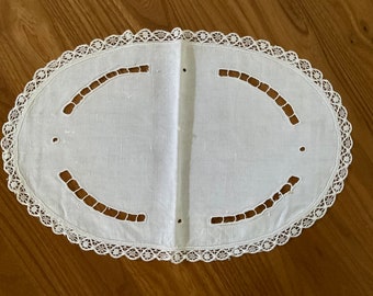 Vintage oval cotton doilies x 2