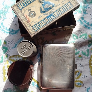Vintage tins