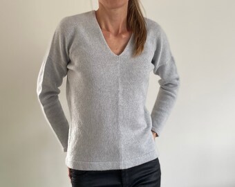 Cashmere pullover, cashmere jumper, lightweight cashmere sweater, cashmere knitwear, V neckline sweater, womans pullover, womans sweater