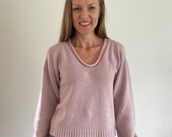 Cashmere pullover, cashmere sweater, lightweight cashmere sweater, cashmere knitwear, V neckline sweater, womans pullover, womans sweater