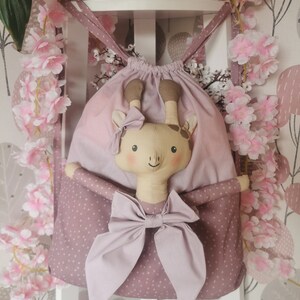 Sac à dos pour enfants, sac à cordon pour tout-petits. Sac de jour idéal pour l'école ou la crèche. Rose foncé avec décoration girafe. Lavable