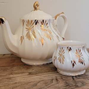 Vintage Sadler Teapot - Gilded Ivory and Gold  #3147 Sugar Bowl Included