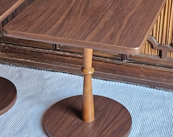 Par de mesas auxiliares laminadas vintage de mediados de siglo, mesas auxiliares vintage