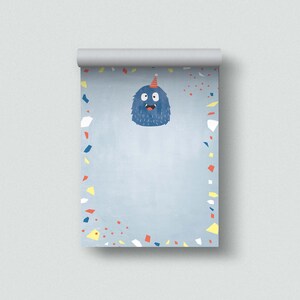 Puede incluir: Un póster enrollado de color azul claro con un monstruo de dibujos animados que lleva un gorro de fiesta. El monstruo azul tiene una expresión feliz. El póster tiene un borde de confeti con formas rojas, amarillas y blancas.