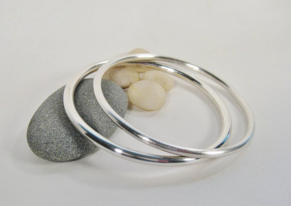 Plain shop silver bangles