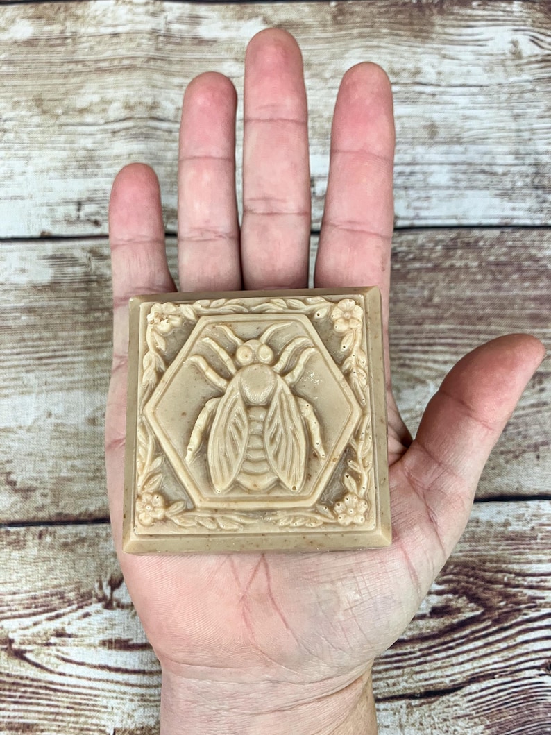 Oatmeal Milk + Honey Goat Milk Soap: Vegetarian Friendly with Oats + Honey, Honeybees and Oatmeal Designs Bild 5