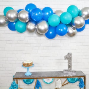 ブルーバルーンガーランドDIYキット、男の子の誕生日パーティーデコレーション、1歳の誕生日バルーンアーチキット、パーティー用品