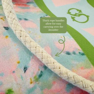 Thick rope handles.