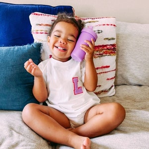 Camiseta de mameluco con letras de parche, camiseta personalizada para bebés y niños pequeños, camiseta con nombre de Beck y Palm, camiseta con nombre personalizado, mameluco de bebé personalizado