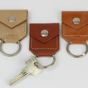 Token-Schlüsselanhänger. Token-Halter. Schlüsselring. Leder-Münzbörse. Flache Münzbörse. Sehr schöne kleine Geldbörse für Damen und Herren.