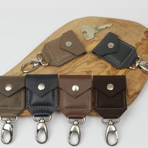 Token-Schlüsselanhänger. Token-Halter. Schlüsselring. Leder-Münzbörse. Flache Münzbörse. Sehr schöne kleine Geldbörse für Damen und Herren.