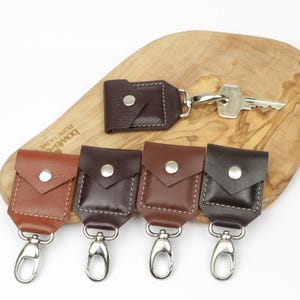 Token-Schlüsselanhänger. Token-Halter. Schlüsselring. Leder-Münzbörse. Flache Münzbörse. Sehr schöne kleine Geldbörse für Damen und Herren.
