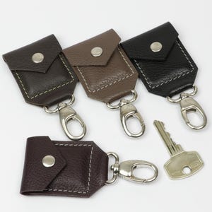 Token-Schlüsselanhänger. Token-Halter. Schlüsselring. Leder-Münzbörse. Flache Münzbörse. Sehr schöne kleine Geldbörse für Damen und Herren.