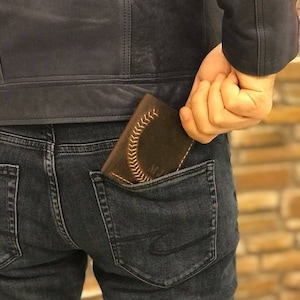 Cartera de béisbol de cuero personalizada y hecha a mano / Regalo para el Día del Padre / Regalo para él / Iniciales personalizadas / Cartera plegable / Regalo de cumpleaños