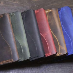 Gepersonaliseerde minimalistische leren kaarthouder | Handgemaakte slanke portemonnee voor heren | Volnerf rundleer | Portemonnee met voorvak | Cadeau voor hem