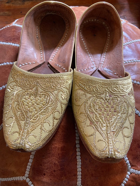 Traditional punjabi indian leather embroidered kh… - image 3