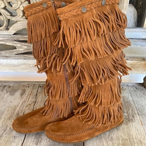 Nice!minnetonka knee high brown fringe moccassin boots moccassins womens size 8 nice suede