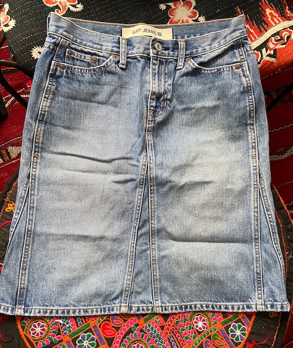 Distressed Y2k Gap jean skirt