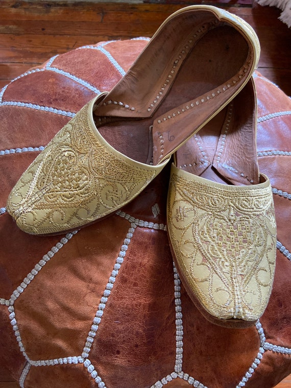 Traditional punjabi indian leather embroidered kh… - image 1